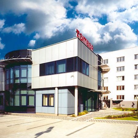 Gosciniec Tombor Aparthotel Катовице Екстериор снимка