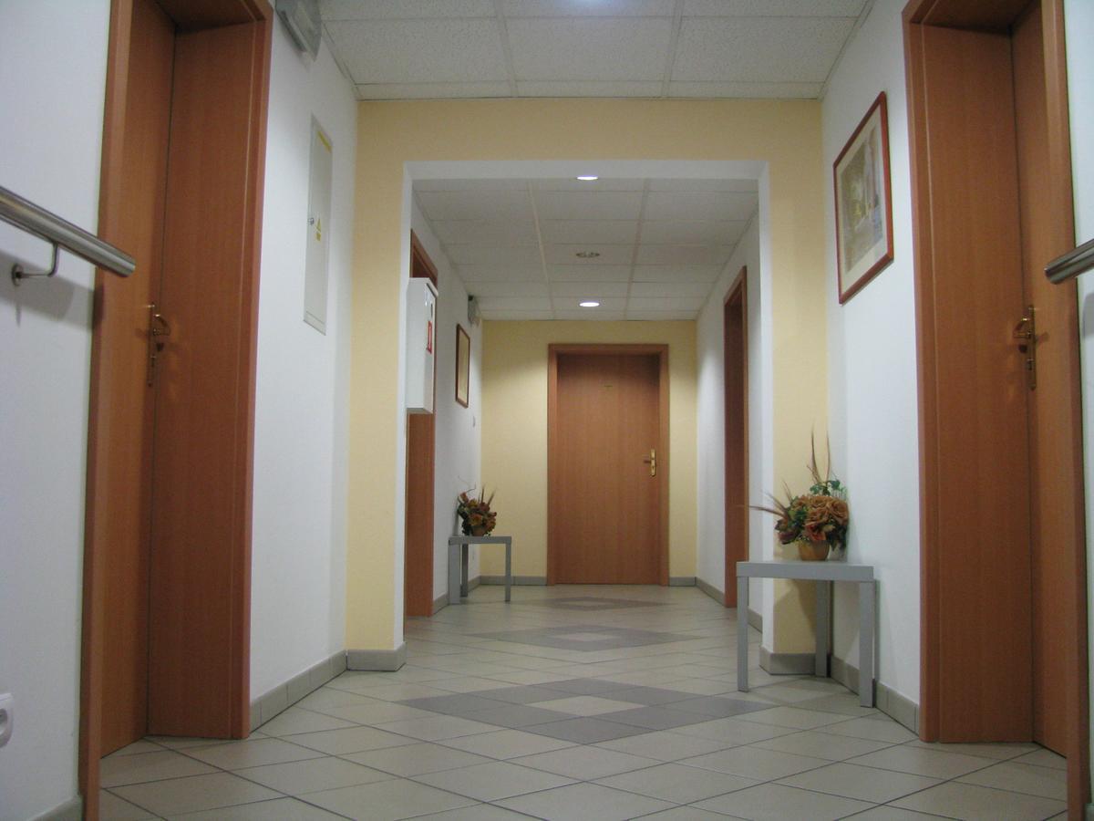 Gosciniec Tombor Aparthotel Катовице Екстериор снимка