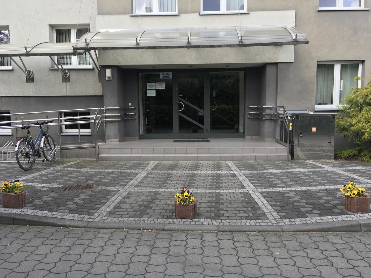 Gosciniec Tombor Aparthotel Катовице Екстериор снимка