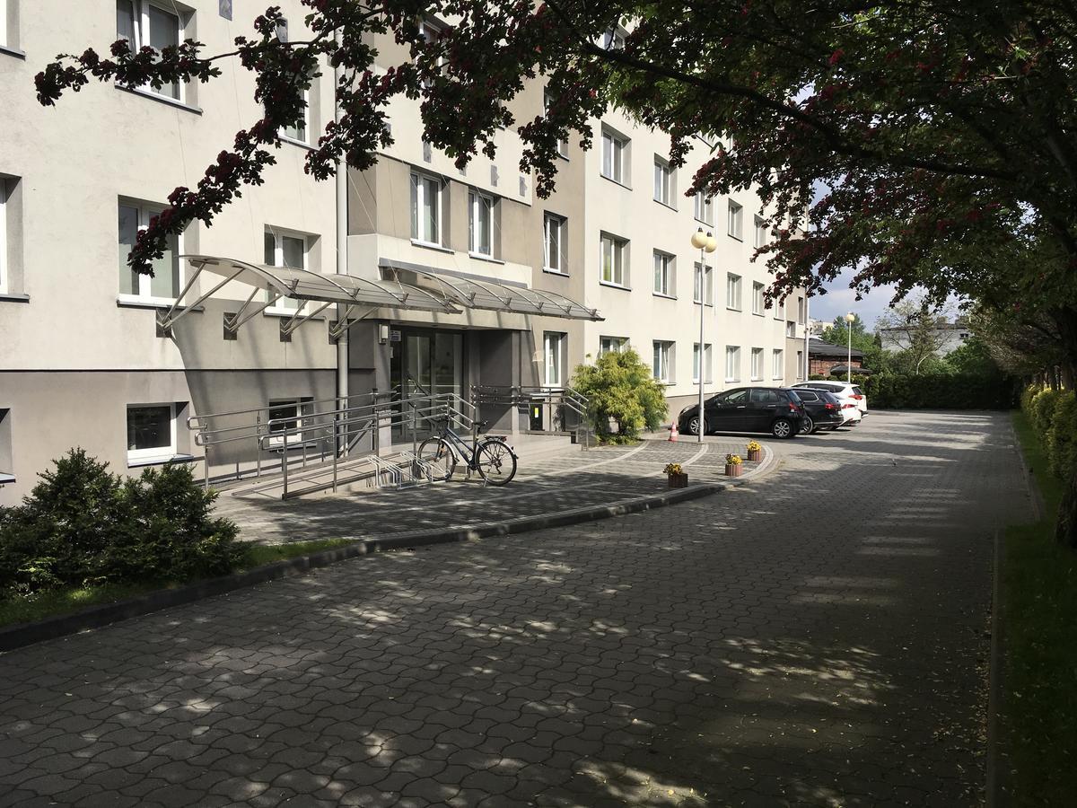 Gosciniec Tombor Aparthotel Катовице Екстериор снимка