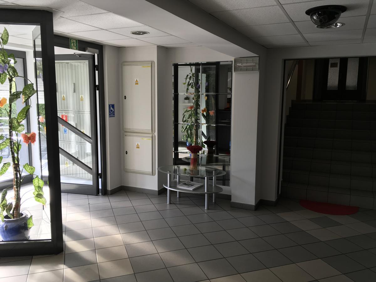 Gosciniec Tombor Aparthotel Катовице Екстериор снимка